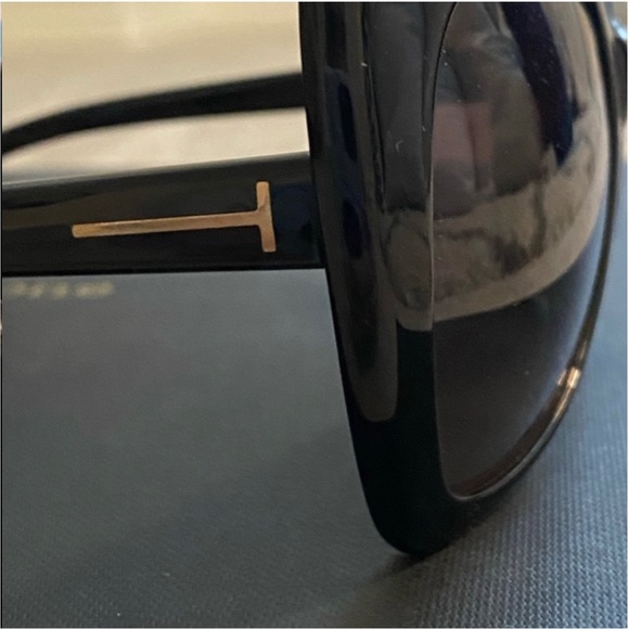 EUC Tom Ford Nico Sunglasses display picture 3